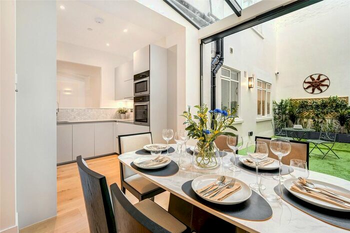 3 Bedroom Flat To Rent In Ennismore Gardens, Knightsbridge, London, SW7