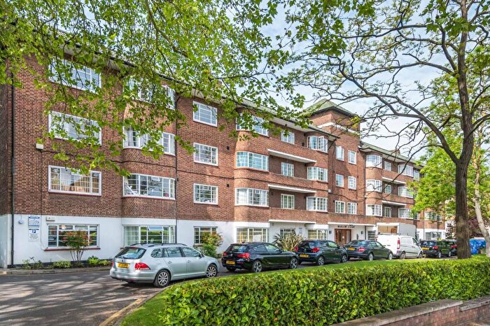 3 Bedroom Flat To Rent In Willesden Lane, Cricklewood, London, NW6