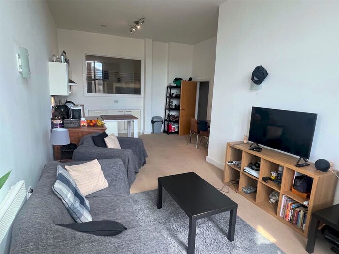 2 Bedroom Apartment To Rent In -Bedroom Apartment - Silk Mill, Elland, HX5