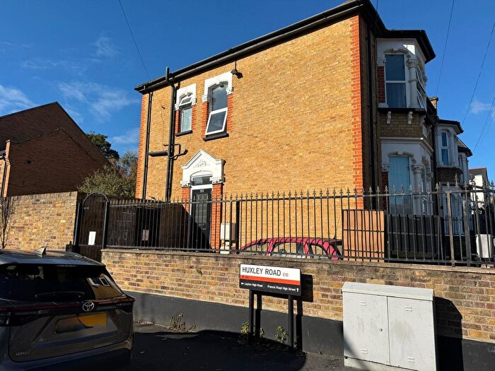 2 Bedroom Flat To Rent In Huxley Road, London, E10
