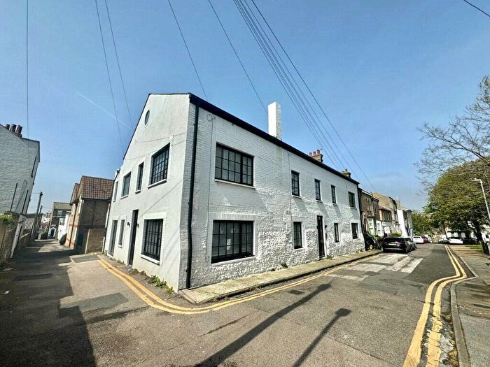 2 Bedroom Flat To Rent In Hibernia Street, Ramsgate, Kent, CT11