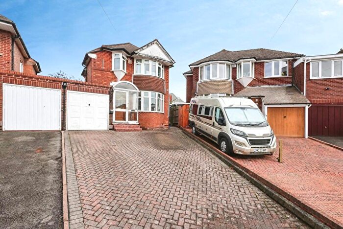 3 Bedroom Link Detached House For Sale In Broadway Croft, Oldbury, West Midlands, B68