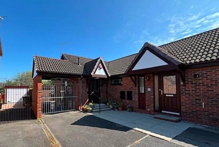 2 Bedroom Bungalow To Rent In Steeple View, Ashton-on-ribble, Preston, PR2