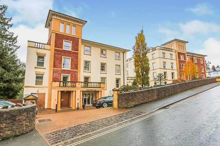 1 Bedroom Flat For Sale In Cartwright Court, Church Street, Malvern, WR14