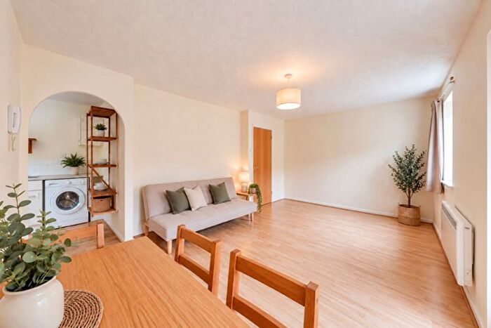 1 Bedroom Flat For Sale In Creighton Road, London, N17