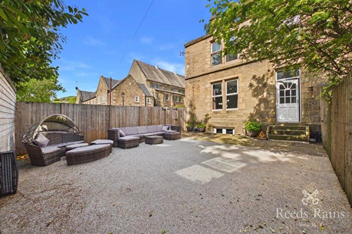 4 Bedroom End Of Terrace House For Sale In Beverley Place, Halifax, West Yorkshire, HX3