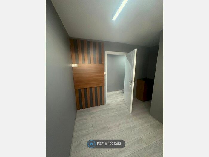 Studio To Rent In Ponders End, London, EN3