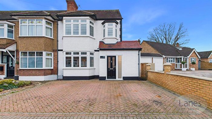 3 Bedroom End Of Terrace House For Sale In Hillside Crescent, Cheshunt, Waltham Cross, EN8