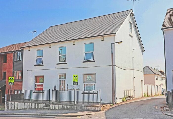 2 Bedroom Flat To Rent In Brighton Road, Redhill, RH1