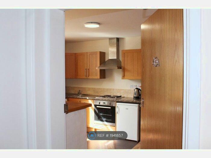 Studio To Rent In Hawks Road, Kingston Upon Thames, KT1