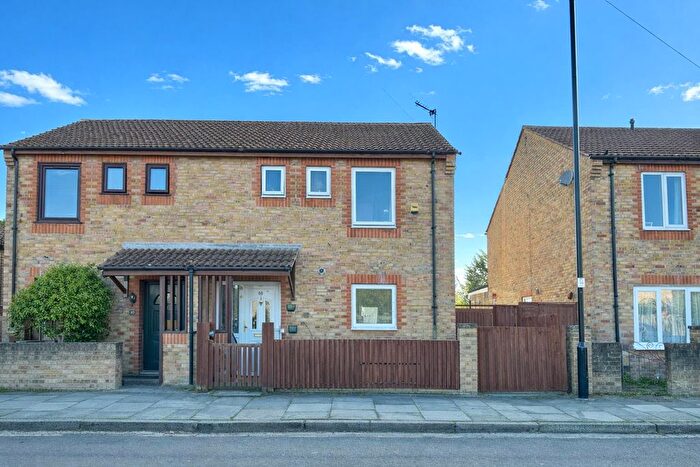 3 Bedroom Semi-detached House For Sale In Cowgate Road, Greenford, UB6
