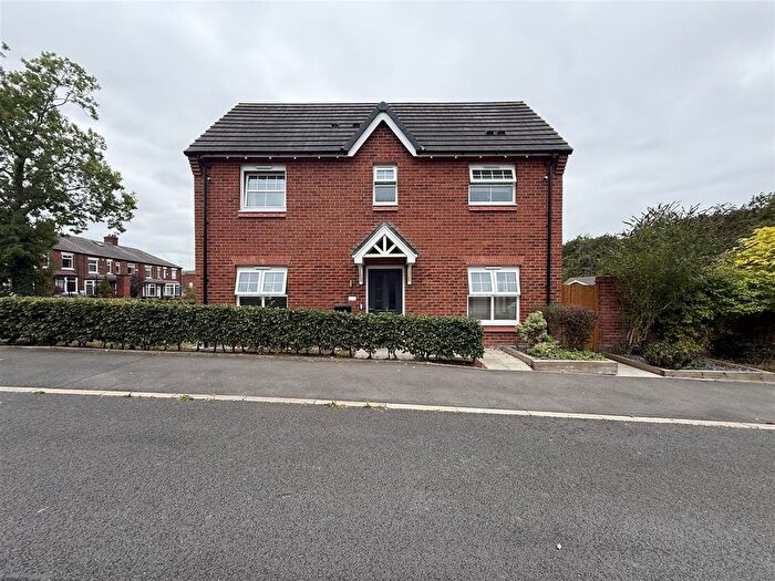 3 Bedroom Semi-Detached House For Sale In Chapman Avenue, Hyde, SK14
