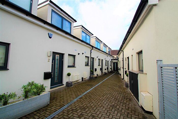 2 Bedroom Mews To Rent In Wavertree Court, The Broadway, Mill Hill, NW7