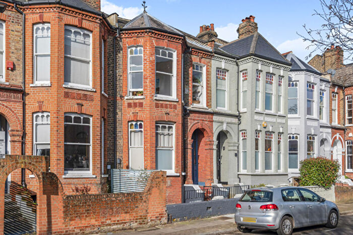 2 Bedroom Apartment For Sale In Roseleigh Avenue, London, N5