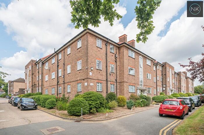 3 Bedroom Apartment To Rent In Malford Court, The Drive, South Woodford, London, E18