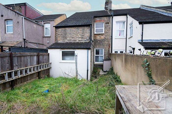 1 Bedroom Flat For Sale In Dover Road East, Gravesend, DA11