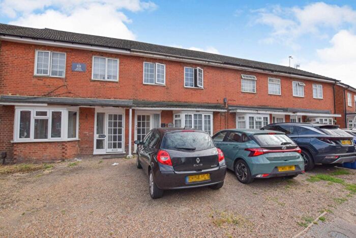 2 Bedroom Flat For Sale In London Road, Stanford-Le-Hope, SS17