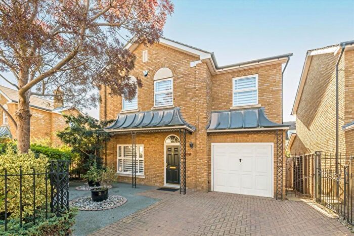 4 Bedroom Detached House For Sale In Savery Drive, Long Ditton, KT6