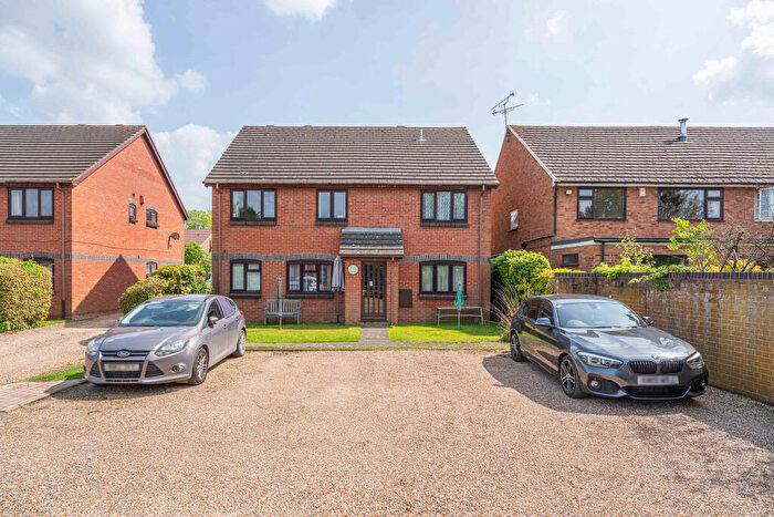 2 Bedroom Flat For Sale In Ascott Road, Aylesbury, Bucks, HP20
