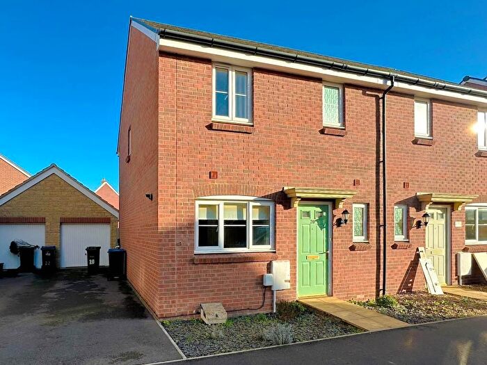 3 Bedroom Semi Detached House For Sale In Lapwing Road, Melksham, SN12