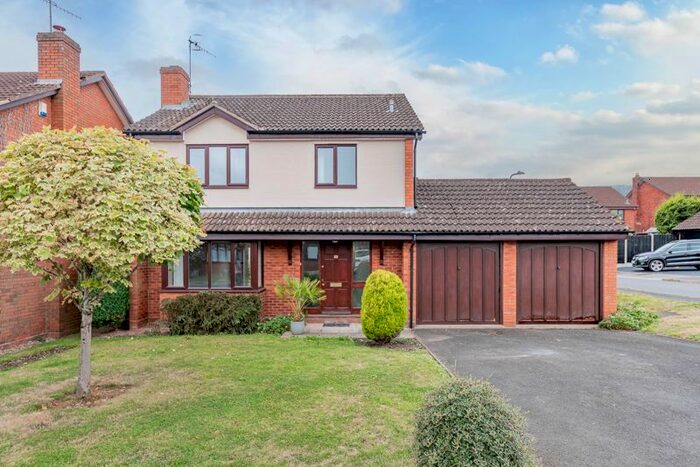 4 Bedroom Detached House To Rent In Meadowvale Road, Lickey End, Bromsgrove, B60