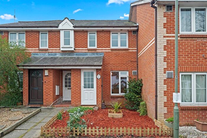 1 Bedroom Maisonette For Sale In Queens Road, Guildford, GU1