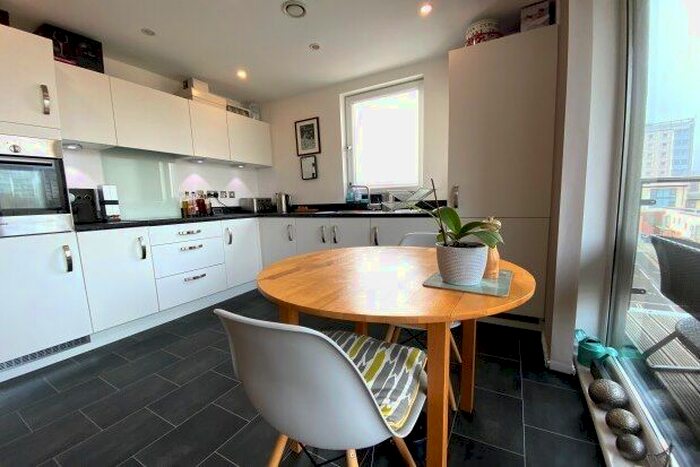 2 Bedroom Flat To Rent In Bell Barn Road, Birmingham, B15