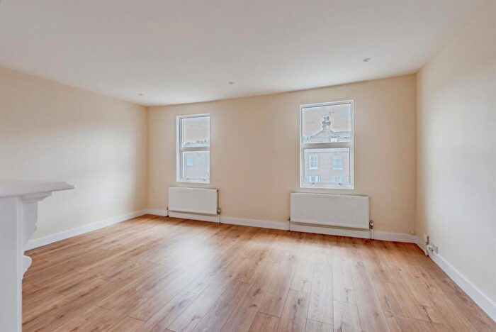 1 Bedroom Apartment For Sale In Earlswood Road, Redhill, RH1