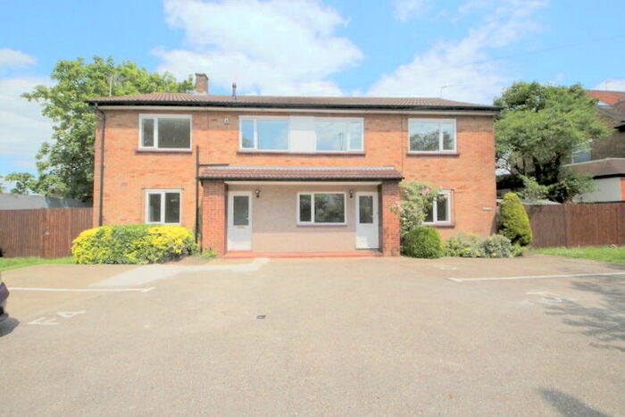 2 Bedroom Maisonette To Rent In Holtwhites Hill, Enfield, EN2