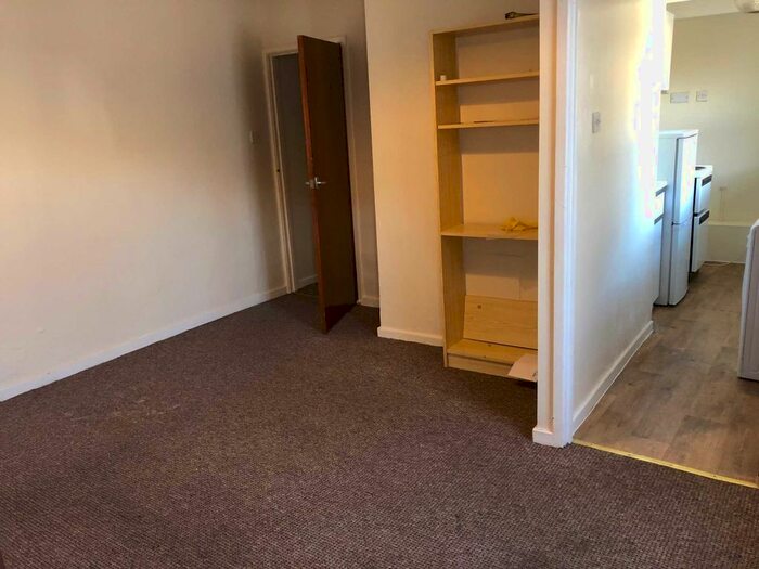 1 Bedroom Flat To Rent In Lees Hall Road, Dewsbury WF12