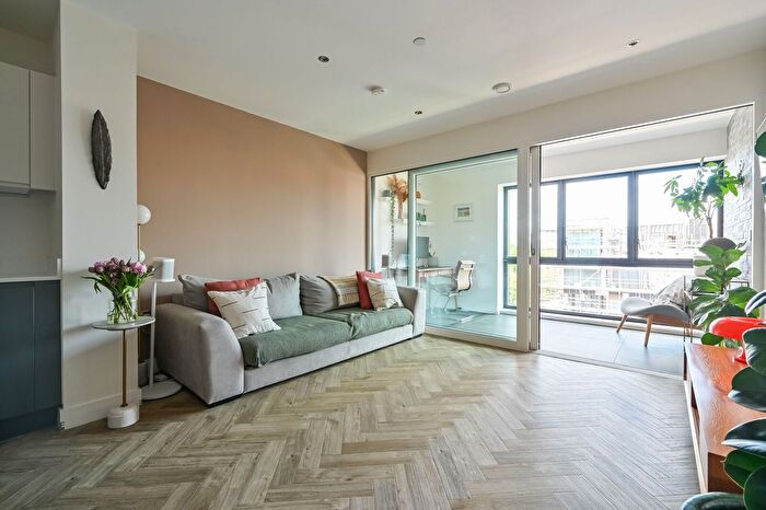 2 Bedroom Flat For Sale In Monkwood Way, Hackney Wick, London, E3