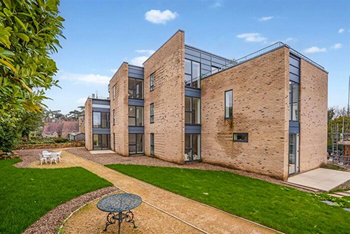 2 Bedroom Apartment For Sale In Contemporary Apartment In Upper Clevedon, BS21
