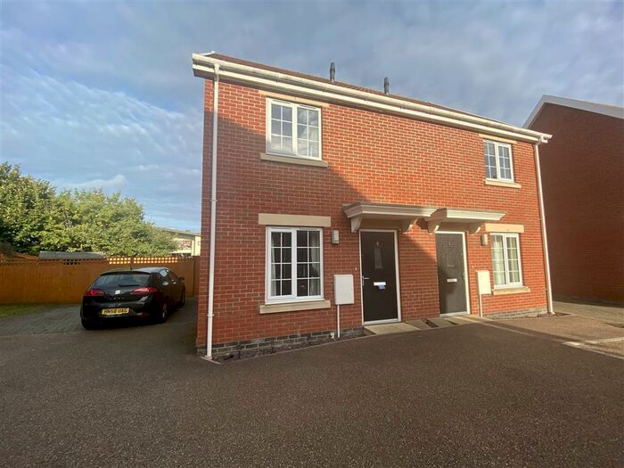 2 Bedroom House To Rent In Mission Court, Diss, IP22