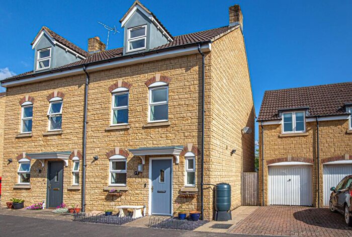 3 Bedroom Town House To Rent In Loiret Crescent, Malmesbury, SN16