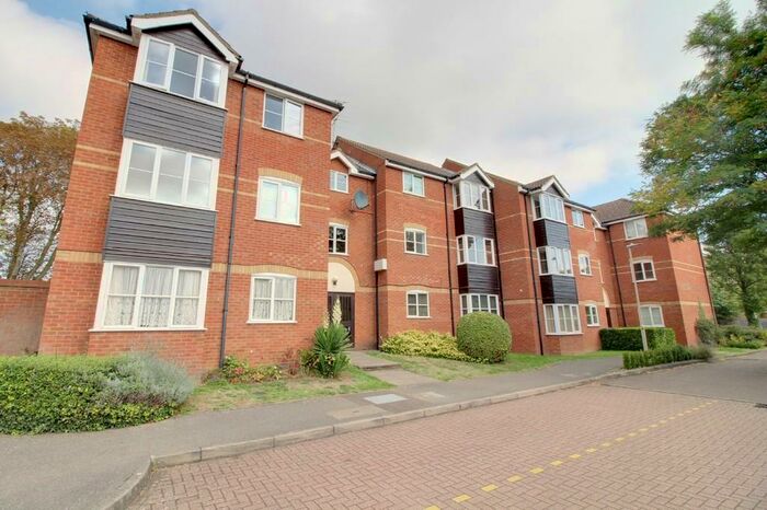 2 Bedroom Flat To Rent In The Springs, SG13