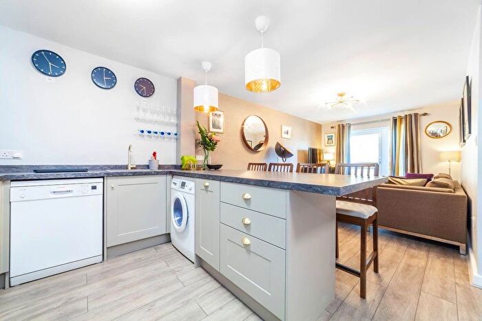 2 Bedroom Flat To Rent In Westferry Road, London, E14