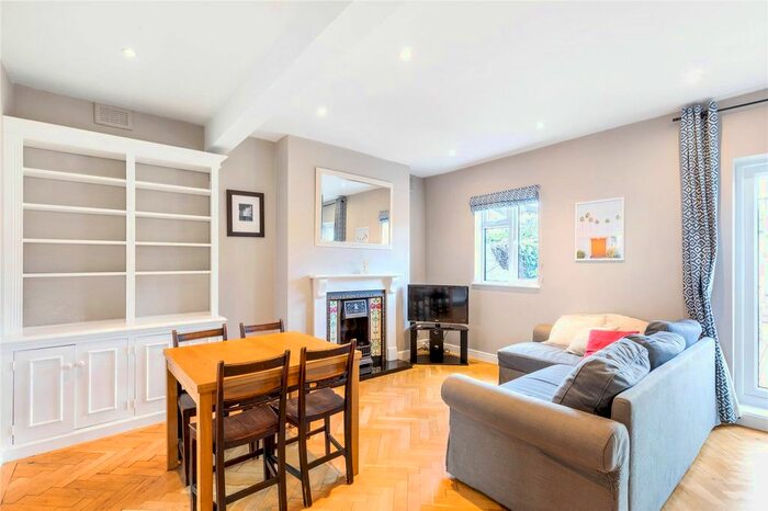 2 Bedroom Flat To Rent In Ferndale Road, London, SW4