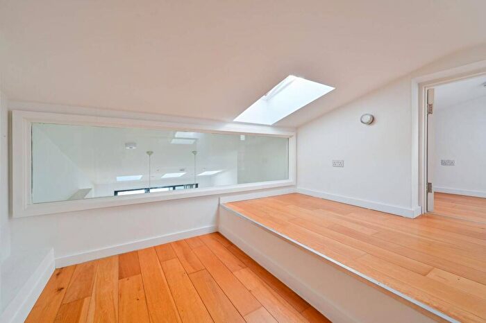 1 Bedroom Flat To Rent In Lionswood, Caledonian Road, London, N1