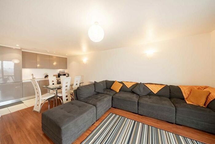 1 Bedroom Flat To Rent In Chadwell Lane, London, N8
