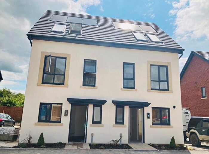 3 Bedroom Semi-Detached House For Sale In Manchester Road, Northwich, CW9