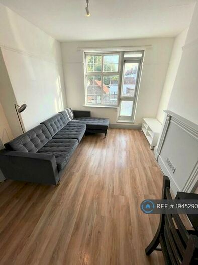 4 Bedroom Maisonette To Rent In Wellington Hill West, Bristol, BS9