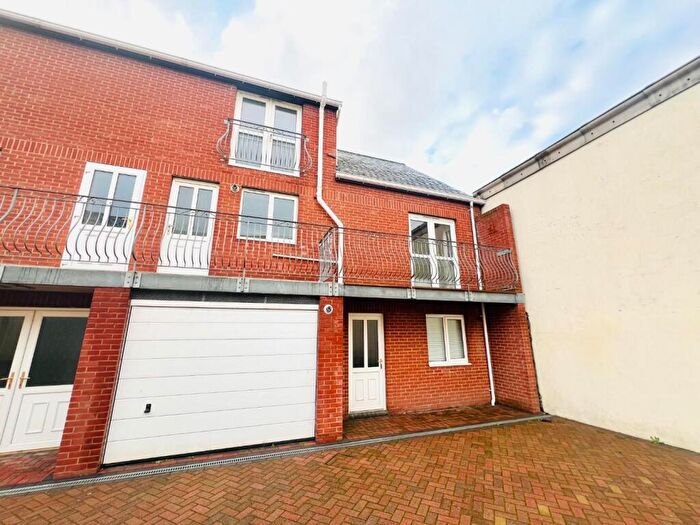 3 Bedroom Town House To Rent In Queen Street, Weymouth, DT4