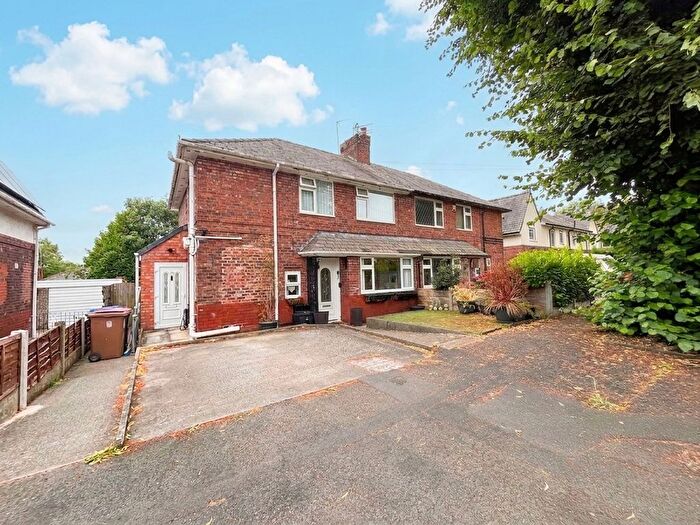 4 Bedroom Semi-Detached House For Sale In Hilton Crescent, Worsley, M28
