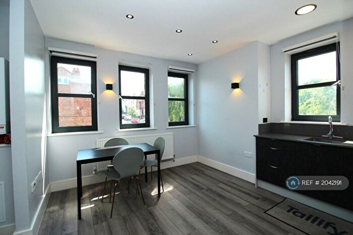 2 Bedroom Flat To Rent In Welbeck Road, Barnet, EN4