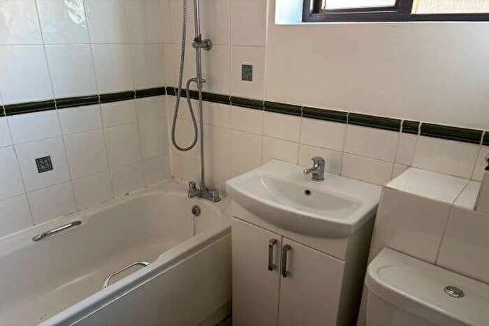 5 Bedroom Property To Rent In Mill Rise, Robertsbridge, TN32