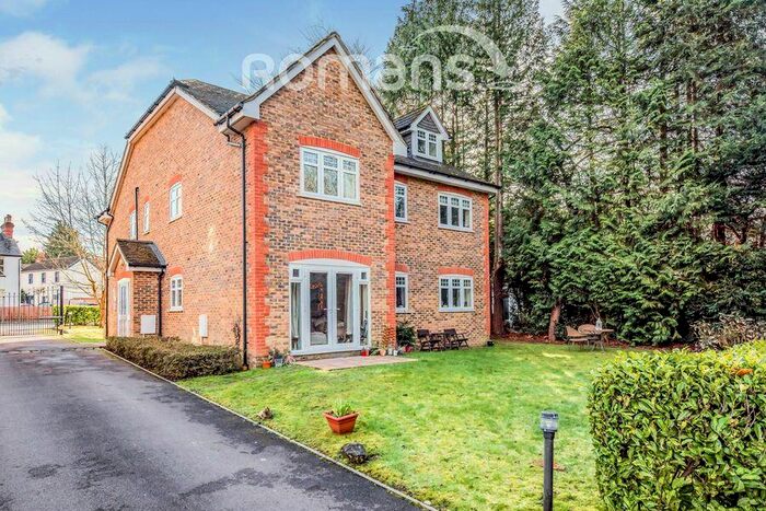 2 Bedroom Apartment To Rent In Wychwood, GU15