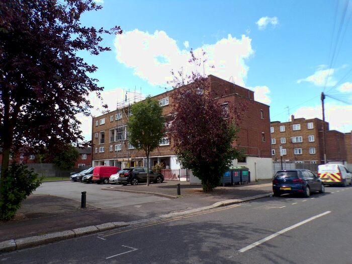 3 Bedroom Flat To Rent In Plaistow, Plaistow, E13