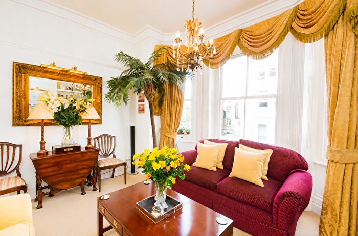 2 Bedroom Flat For Sale In Langham Mansions, Earl's Court Square, SW5