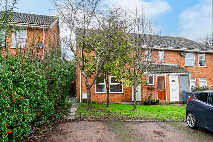 2 Bedroom Maisonette For Sale In Delamere Gardens, Linslade, LU7