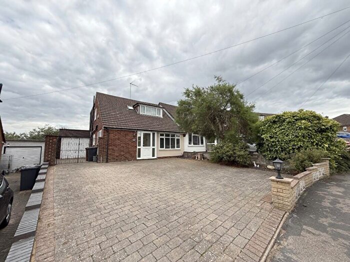 4 Bedroom Semi-Detached Bungalow For Sale In Sunnybank Road, Potters Bar, Hertfordshire, EN6